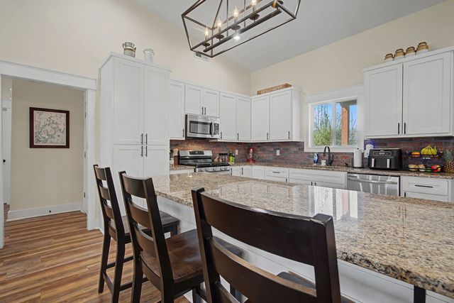 1413 Johnson St, Burns, TN 37029