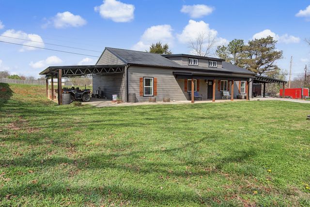 1413 Johnson St, Burns, TN 37029