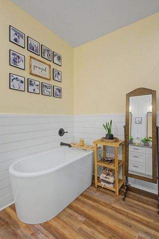 1413 Johnson St, Burns, TN 37029
