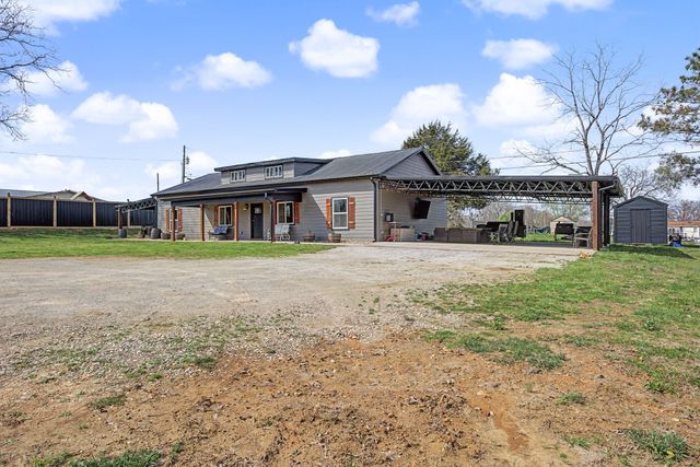 1413 Johnson St, Burns, TN 37029
