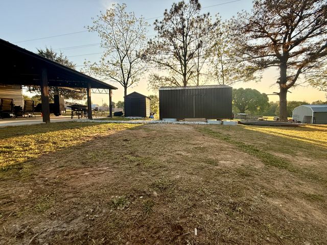 1413 Johnson St, Burns, TN 37029
