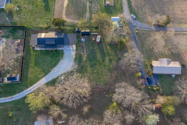 1413 Johnson St, Burns, TN 37029