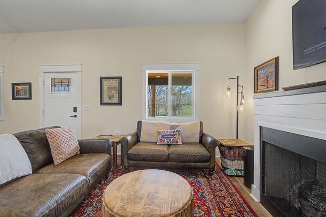 1413 Johnson St, Burns, TN 37029