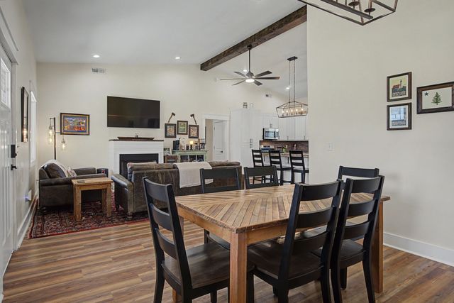 1413 Johnson St, Burns, TN 37029
