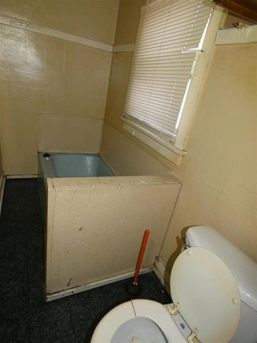 864 Highland Avenue, Benton Harbor, MI 49022