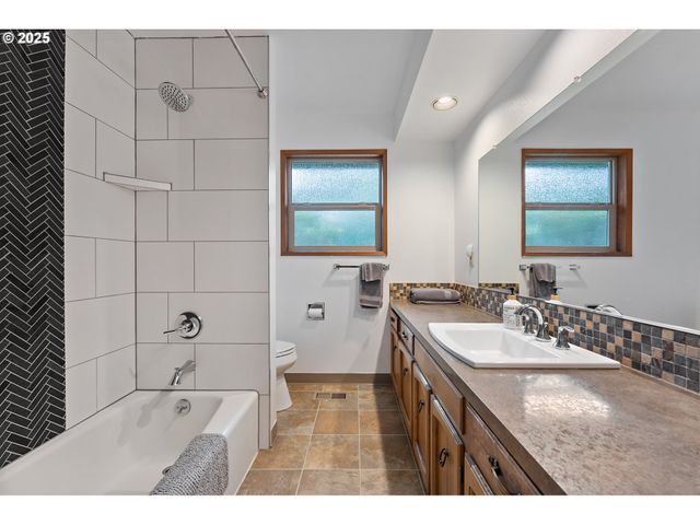 14646 Ne WEIDLER St, Portland, OR 97230