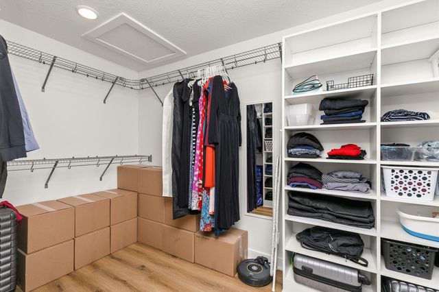 11174 Westport Drive, West Des Moines, IA 50266