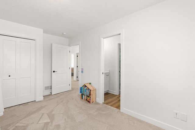 11174 Westport Drive, West Des Moines, IA 50266