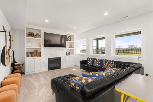 11174 Westport Drive, West Des Moines, IA 50266