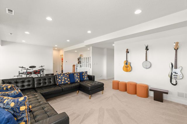 11174 Westport Drive, West Des Moines, IA 50266