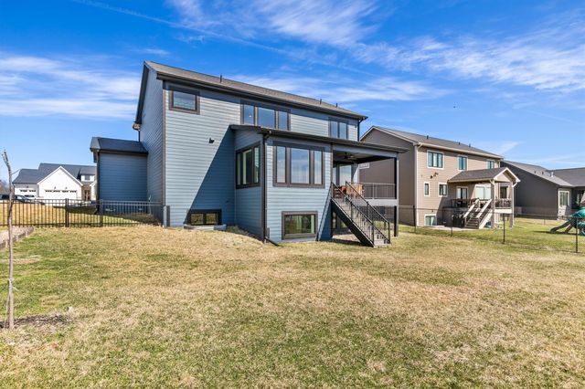 11174 Westport Drive, West Des Moines, IA 50266