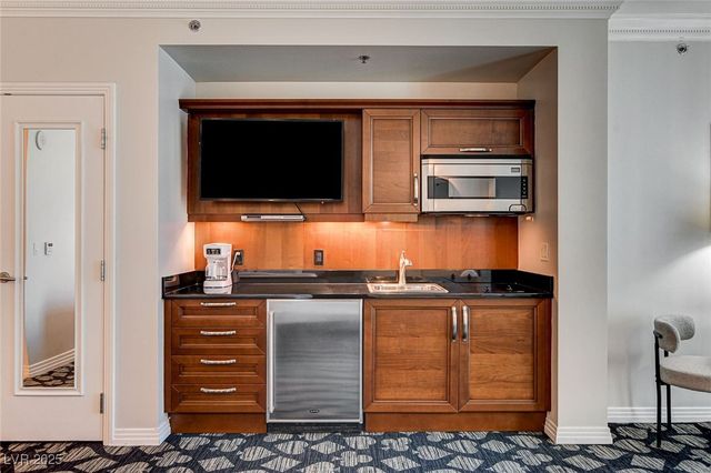 135 East Harmon Avenue 2211, Las Vegas, NV 89109