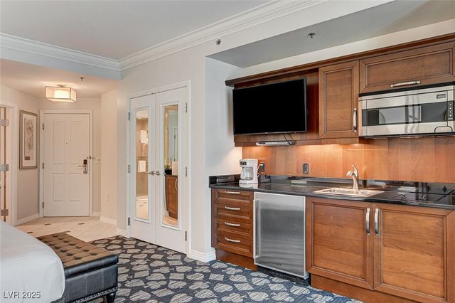 135 East Harmon Avenue 2211, Las Vegas, NV 89109