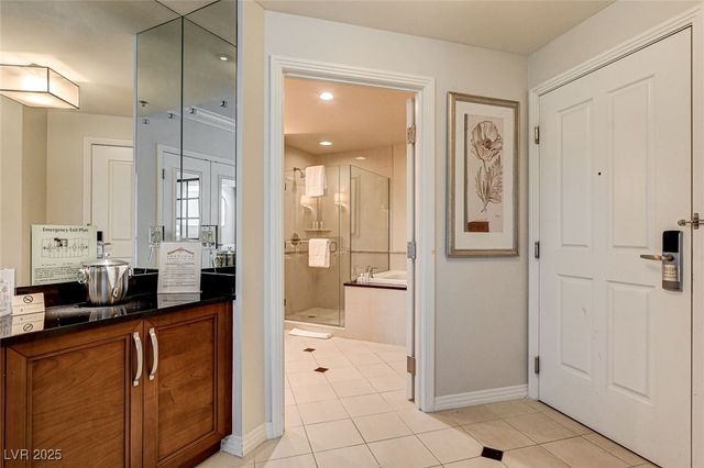 135 East Harmon Avenue 2211, Las Vegas, NV 89109