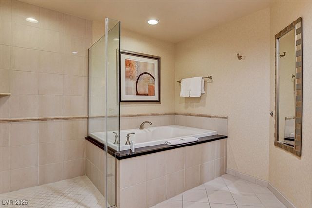 135 East Harmon Avenue 2211, Las Vegas, NV 89109