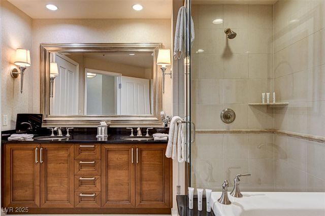 135 East Harmon Avenue 2211, Las Vegas, NV 89109