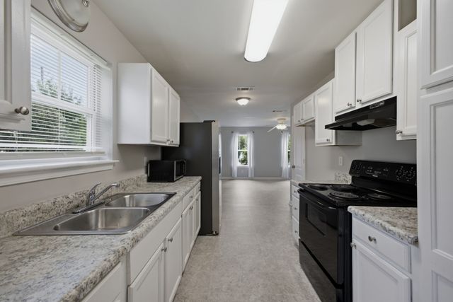 3288 Rainwood Dr, Nashville, TN 37207