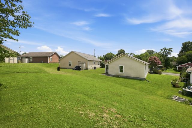 3288 Rainwood Dr, Nashville, TN 37207