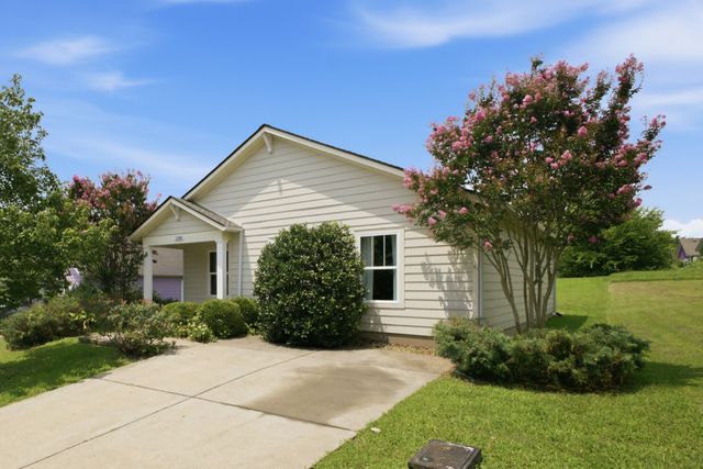3288 Rainwood Dr, Nashville, TN 37207