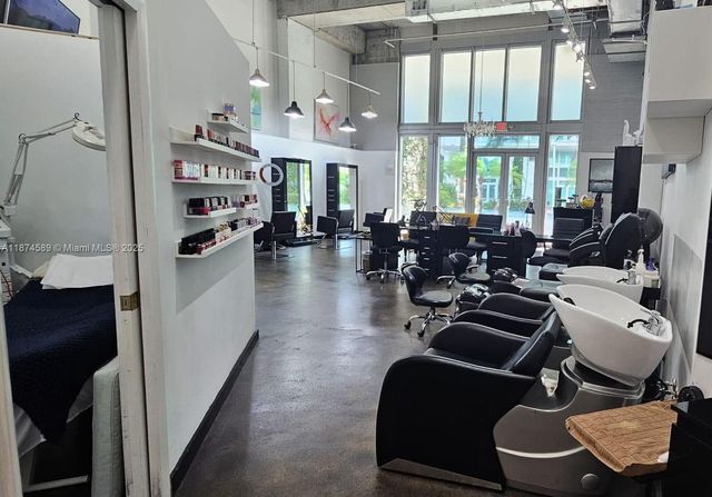 90 SW 3rd St, Miami, FL 33130