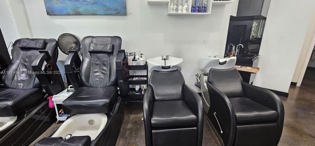 90 SW 3rd St, Miami, FL 33130