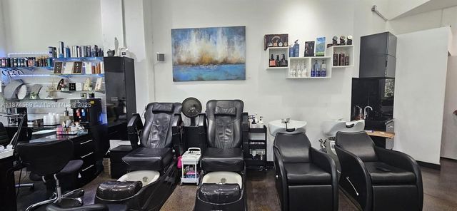 90 SW 3rd St, Miami, FL 33130
