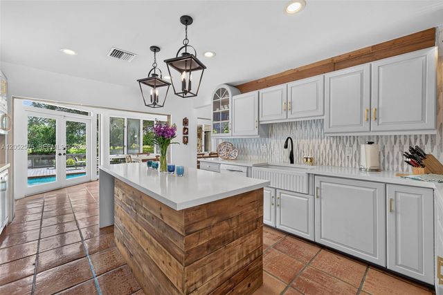 400 Sea Turtle Ter, Plantation, FL 33324