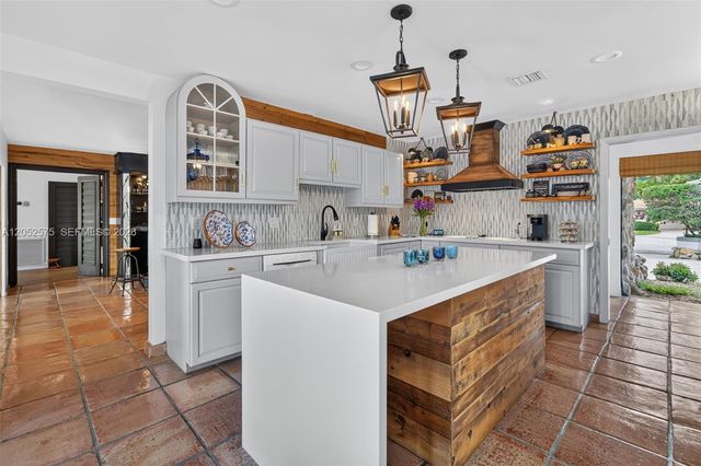 400 Sea Turtle Ter, Plantation, FL 33324