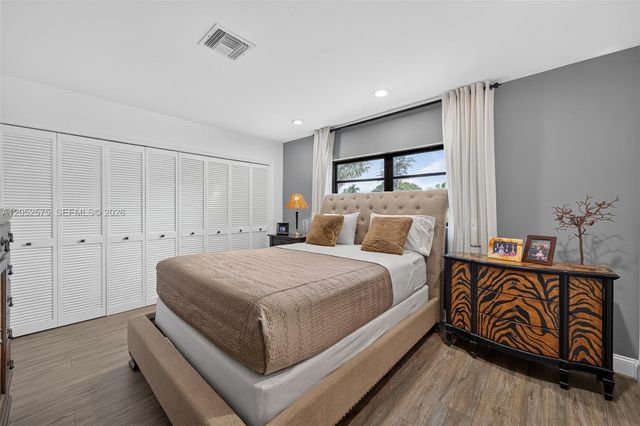 400 Sea Turtle Ter, Plantation, FL 33324