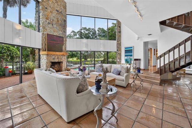 400 Sea Turtle Ter, Plantation, FL 33324