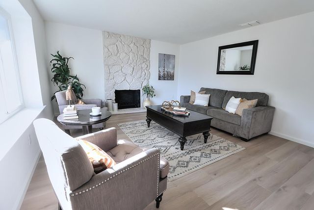 7821 Dove Creek Ct, Sacramento, CA 95828