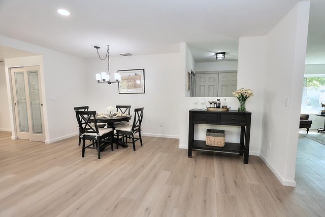 7821 Dove Creek Ct, Sacramento, CA 95828