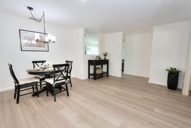 7821 Dove Creek Ct, Sacramento, CA 95828