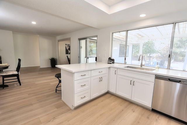 7821 Dove Creek Ct, Sacramento, CA 95828
