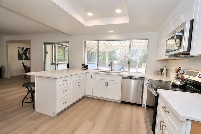 7821 Dove Creek Ct, Sacramento, CA 95828