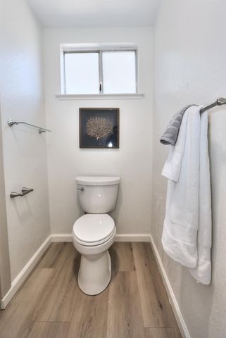 7821 Dove Creek Ct, Sacramento, CA 95828
