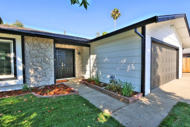7821 Dove Creek Ct, Sacramento, CA 95828