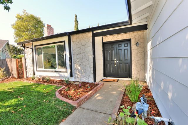 7821 Dove Creek Ct, Sacramento, CA 95828