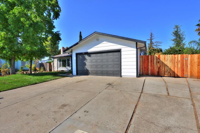 7821 Dove Creek Ct, Sacramento, CA 95828