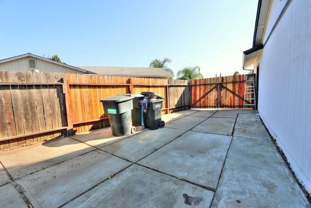 7821 Dove Creek Ct, Sacramento, CA 95828