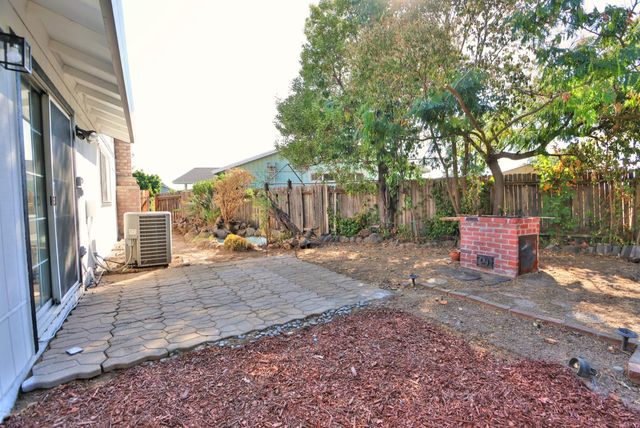 7821 Dove Creek Ct, Sacramento, CA 95828