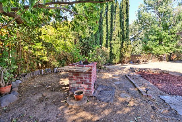 7821 Dove Creek Ct, Sacramento, CA 95828