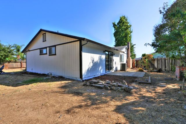 7821 Dove Creek Ct, Sacramento, CA 95828