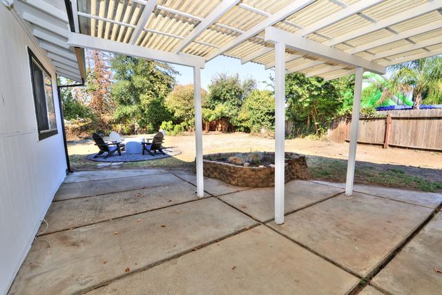 7821 Dove Creek Ct, Sacramento, CA 95828