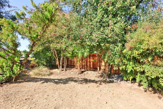 7821 Dove Creek Ct, Sacramento, CA 95828