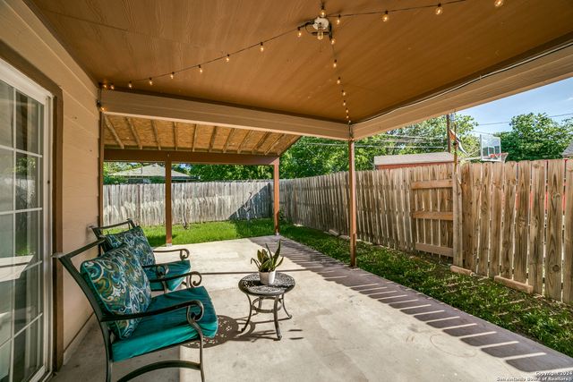 1131 ALAMETOS, San Antonio, TX 78201