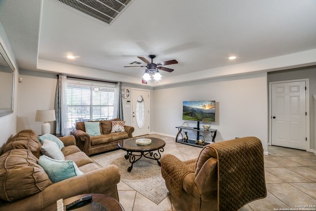 1131 ALAMETOS, San Antonio, TX 78201