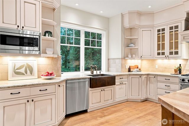 24950 SE Old Black Nugget Road, Issaquah, WA 98029