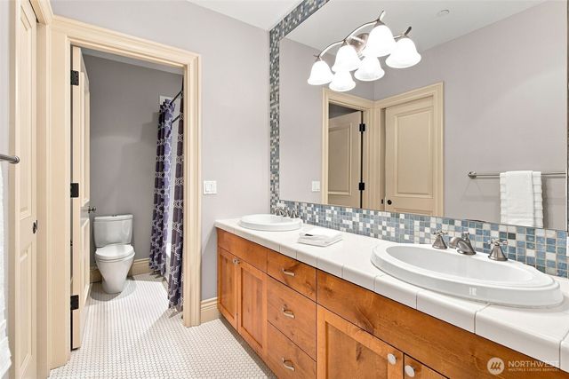 24950 SE Old Black Nugget Road, Issaquah, WA 98029