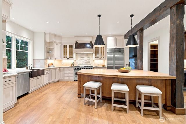 24950 SE Old Black Nugget Road, Issaquah, WA 98029